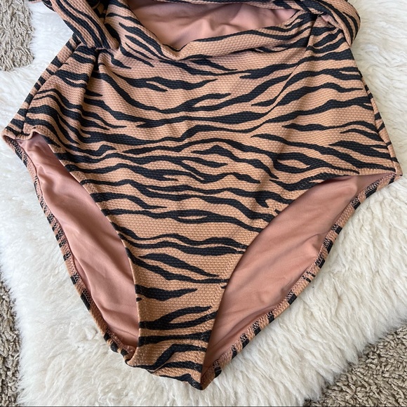 Like-New Aerie Wrap One-Piece Cutout Swimsuit | Animal Print | Sz M LONG - Picture 5 of 14